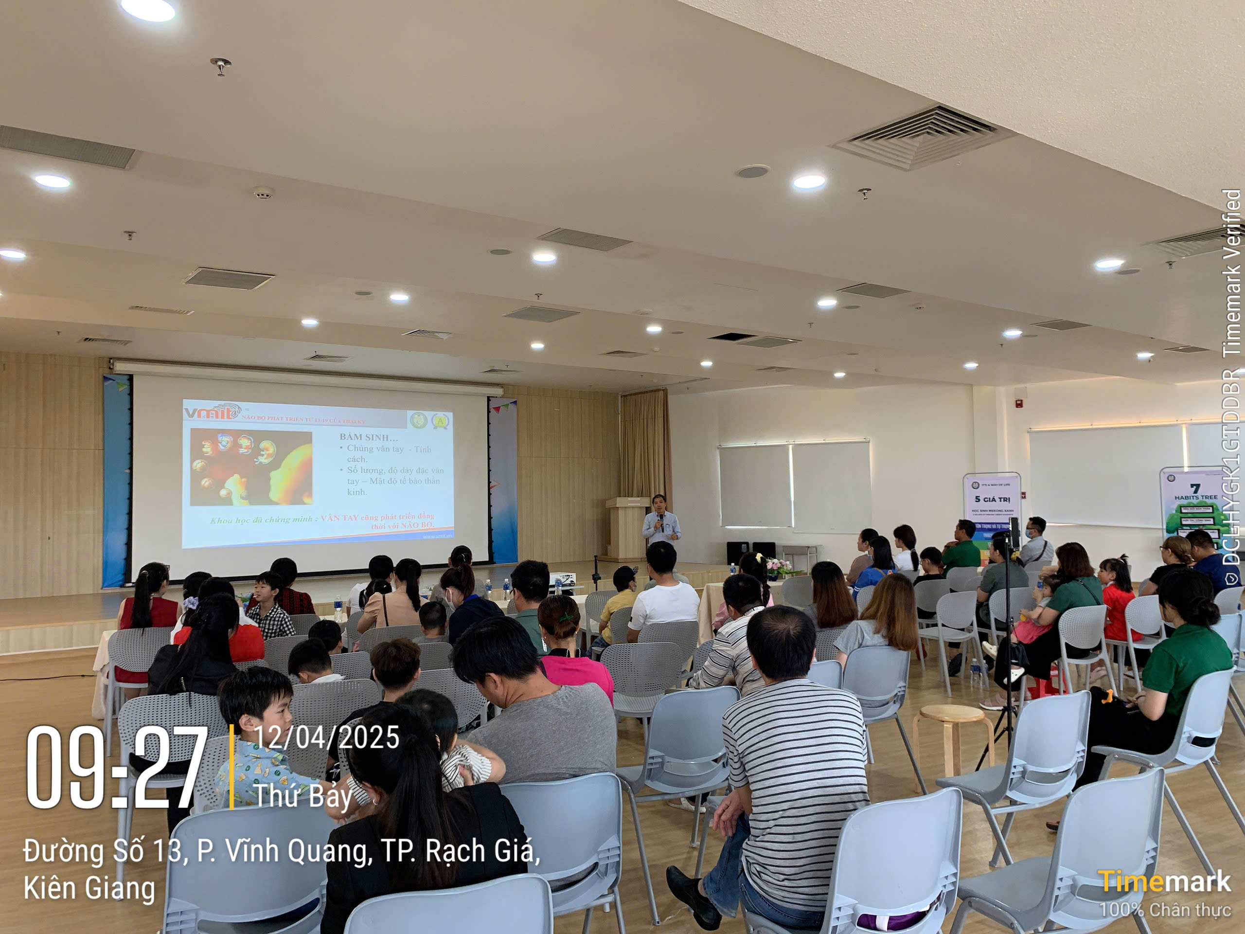 Phụ huynh và giáo viên trường Mekong Green tham dự tọa đàm sinh trắc vân tay cùng chuyên gia VMIT Vietnam